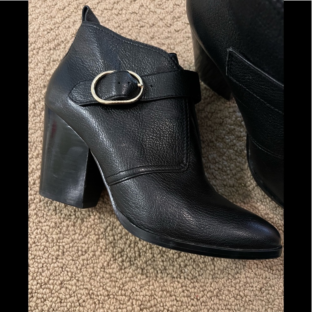 LIKE NEW COLE HAAN SIZE 9